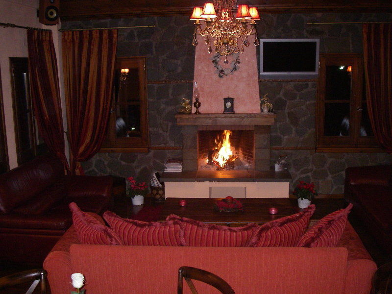 Kroupi Hotel 2*