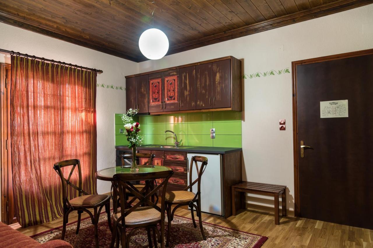 Kroupi Hotel 2*